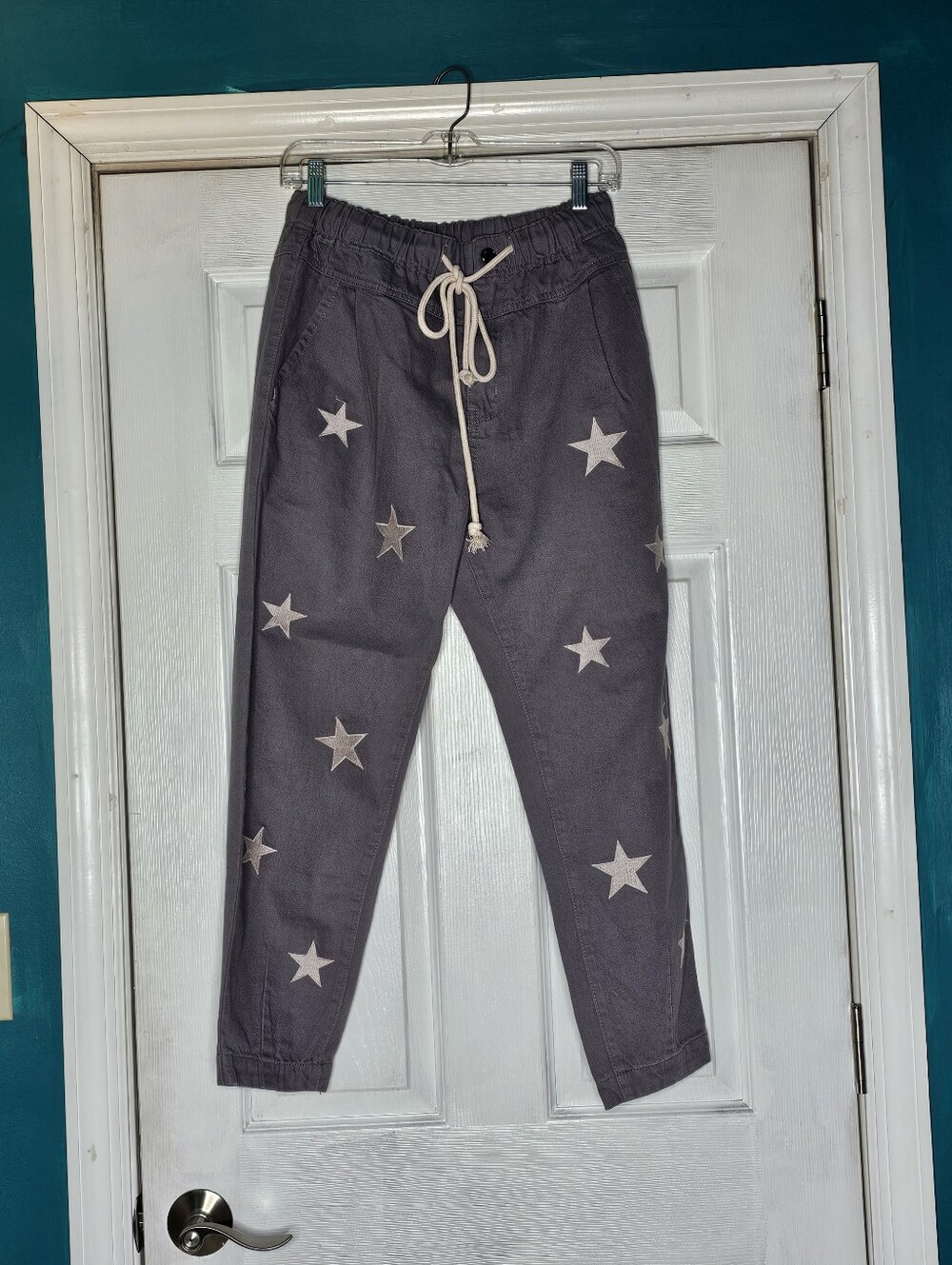 Listicle Gray Jeans With Star Print